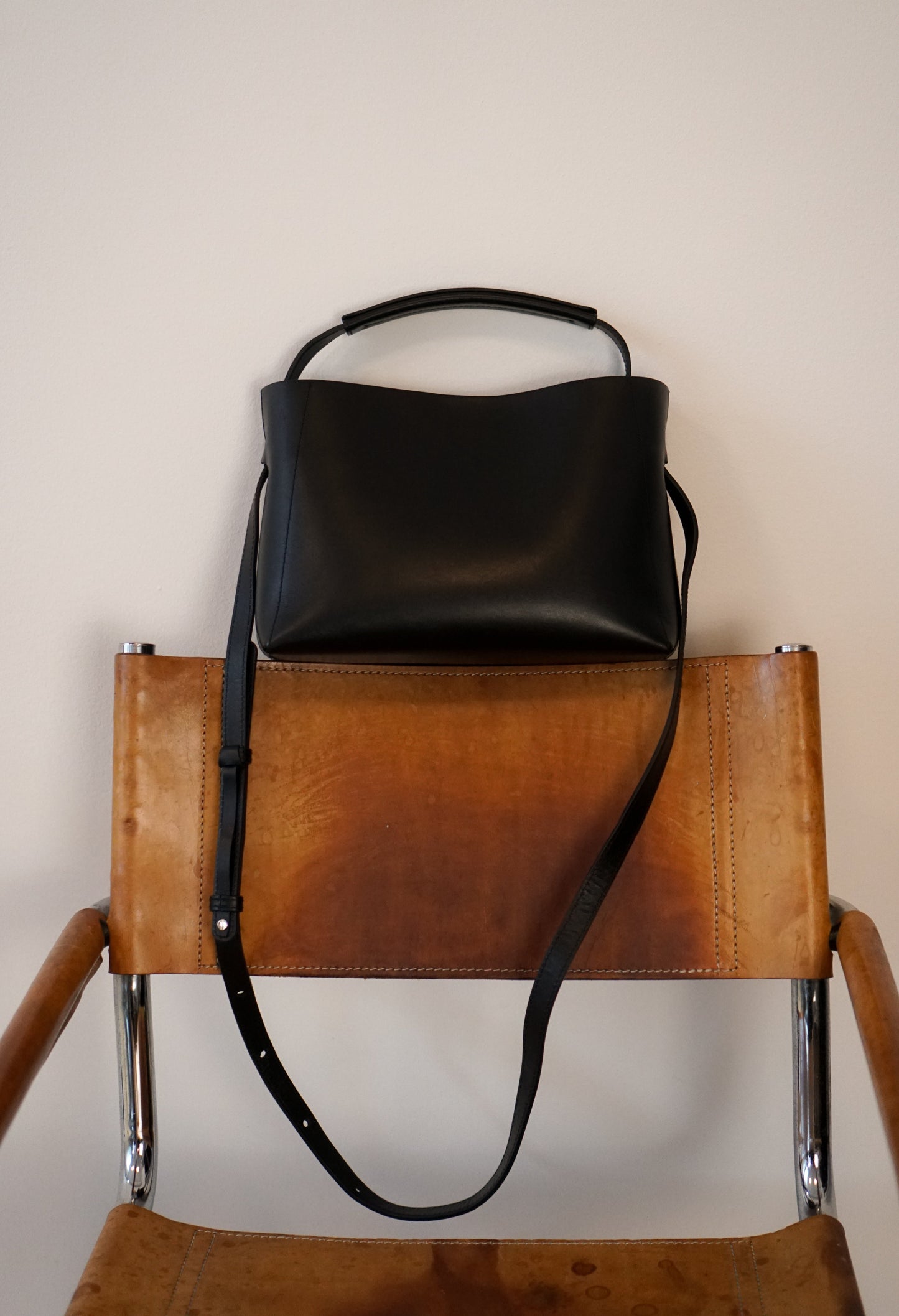 Hedda Midi Handbag Leather Black