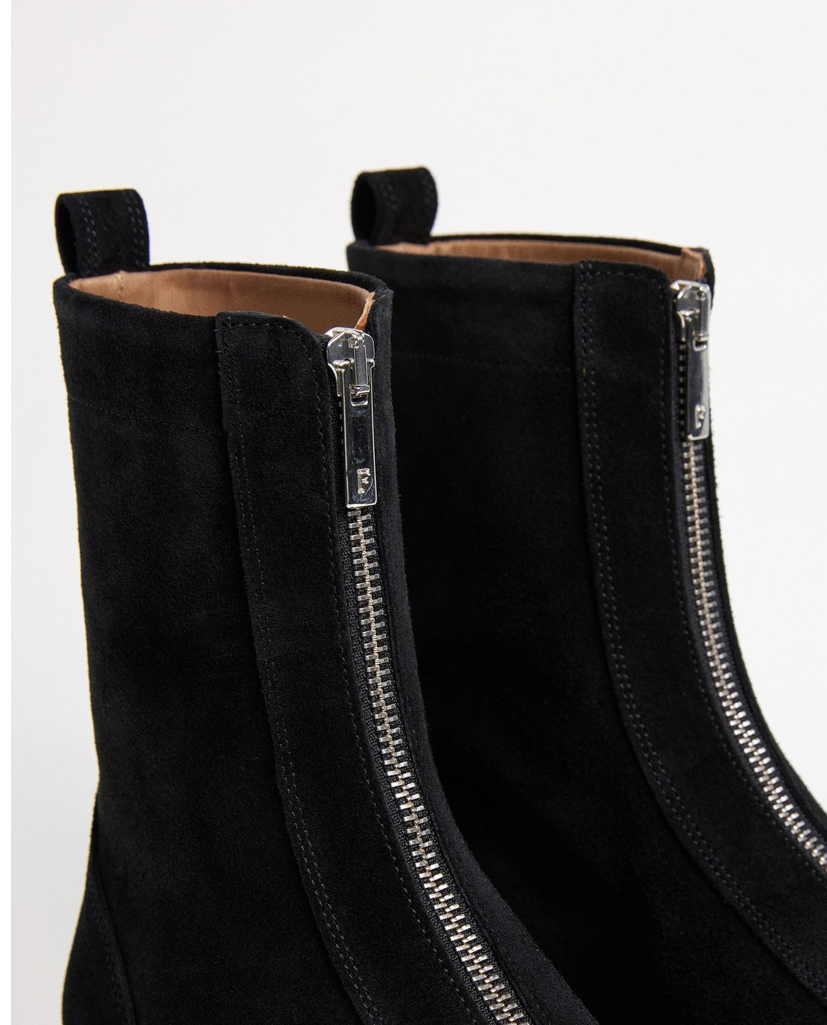 Alma Suede Black