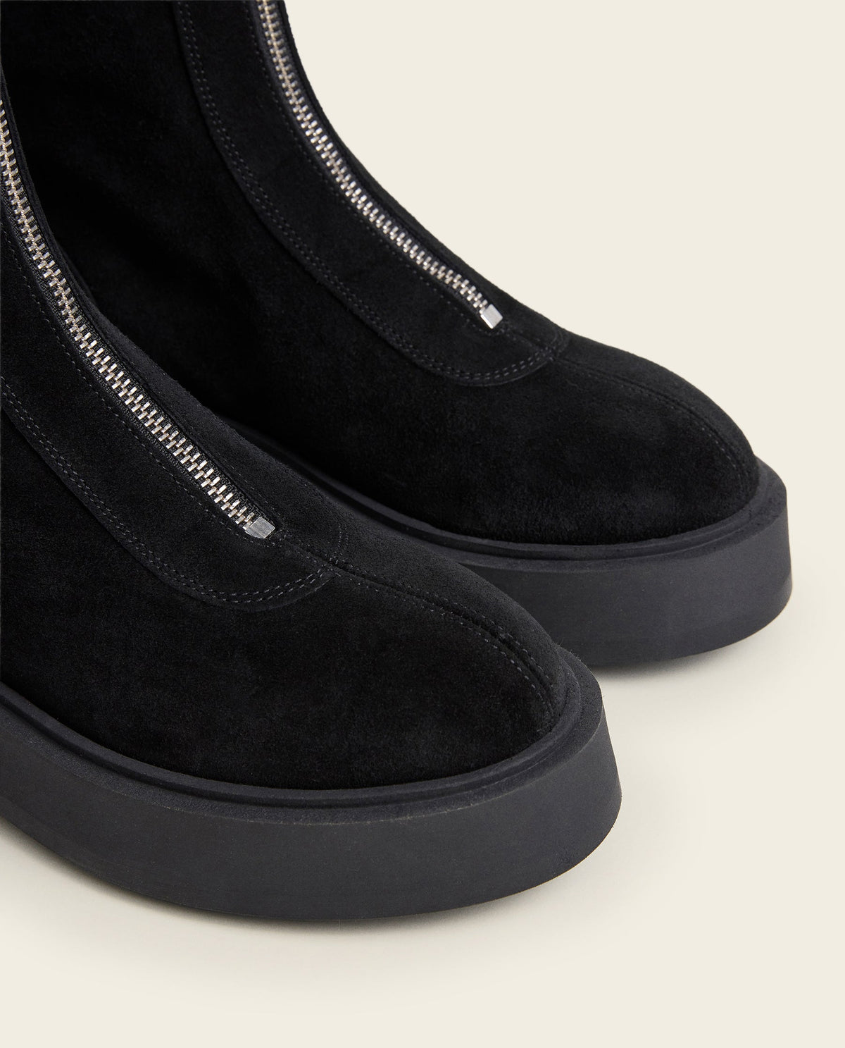 Alma Suede Black