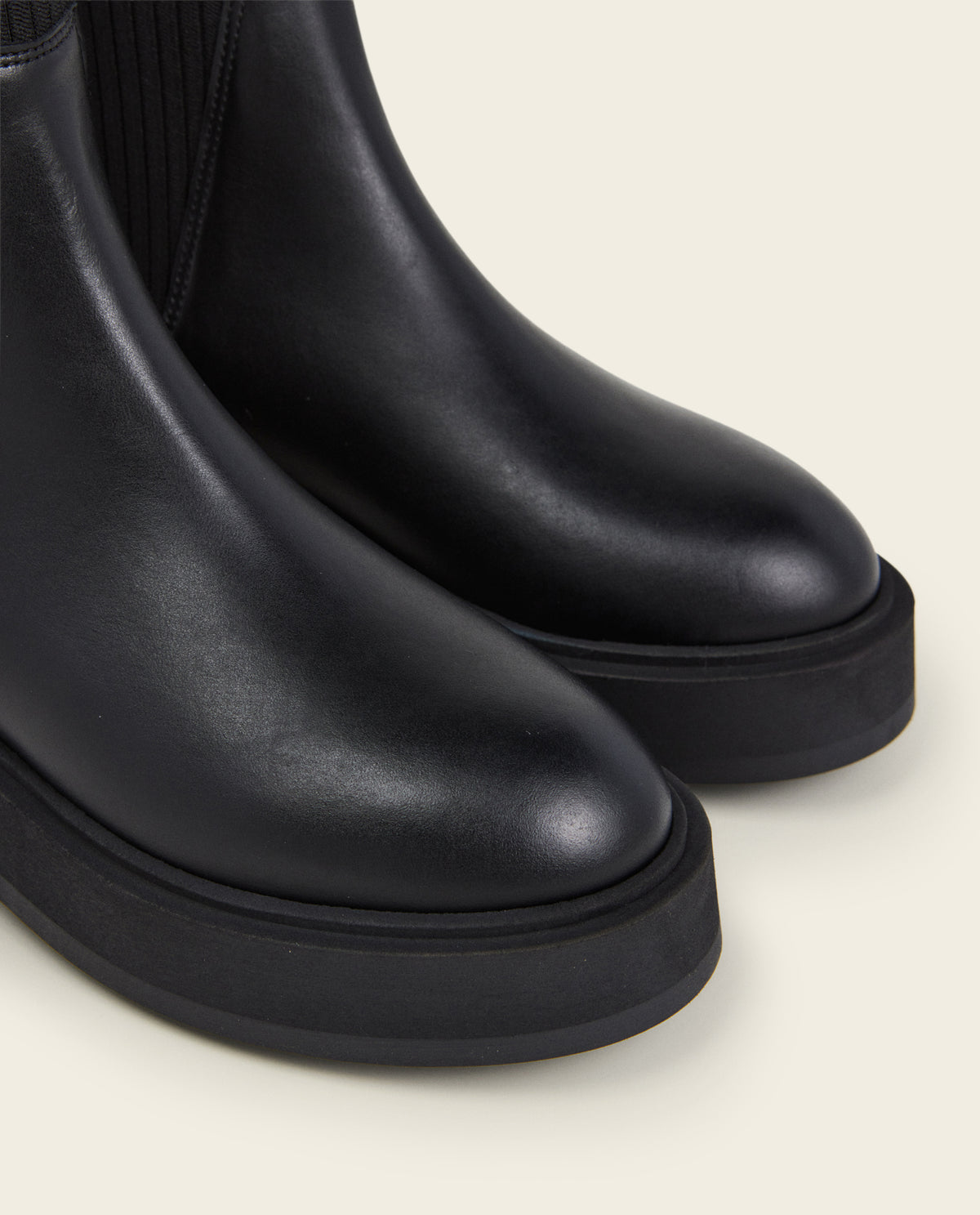 Aurora Leather Black