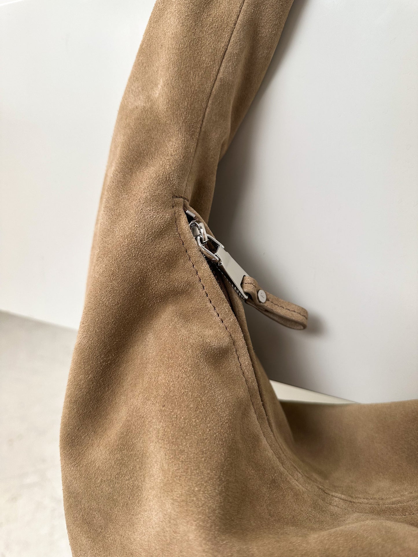 Alva Shoulder Bag Suede Sand