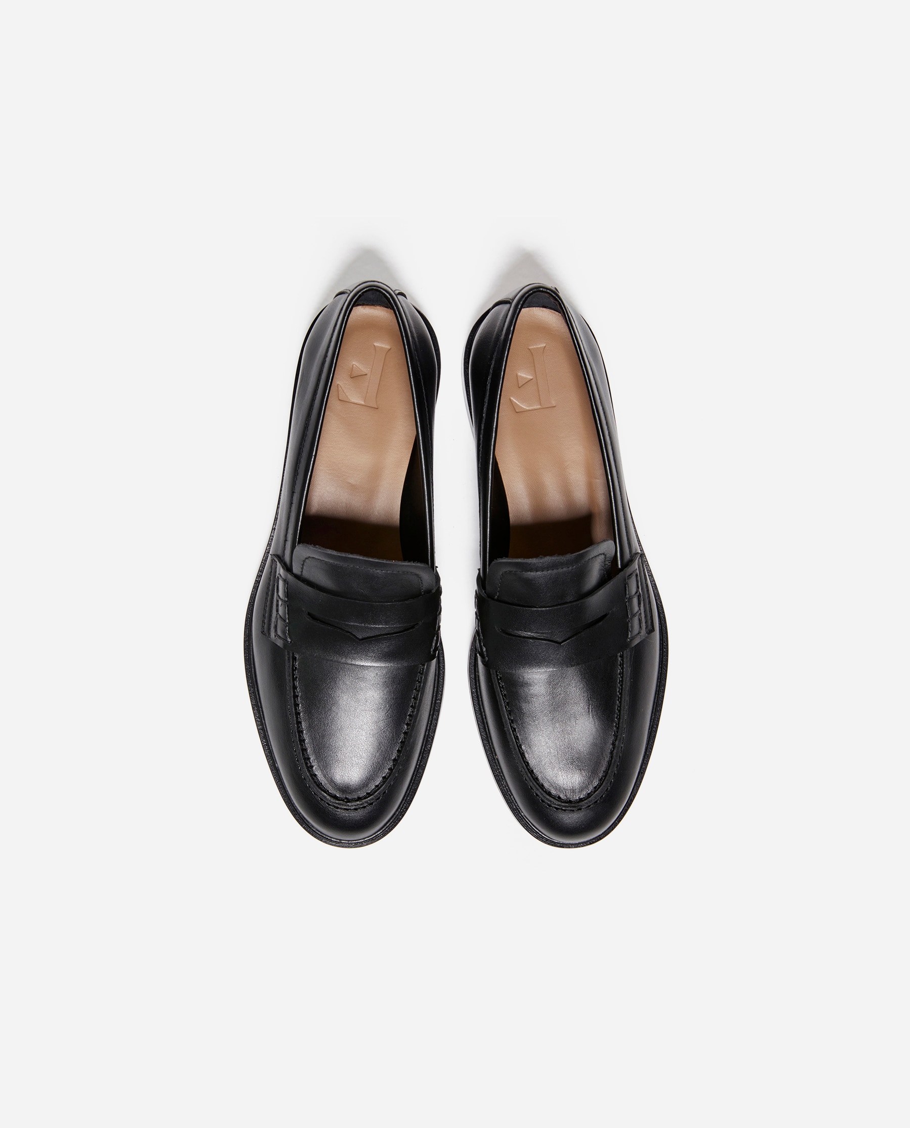 ganniFlattered black leather loafer