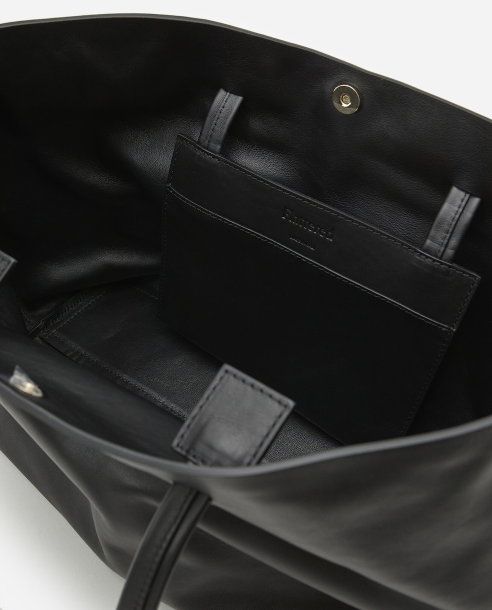 Luka Tote Leather Black | Flattered.com